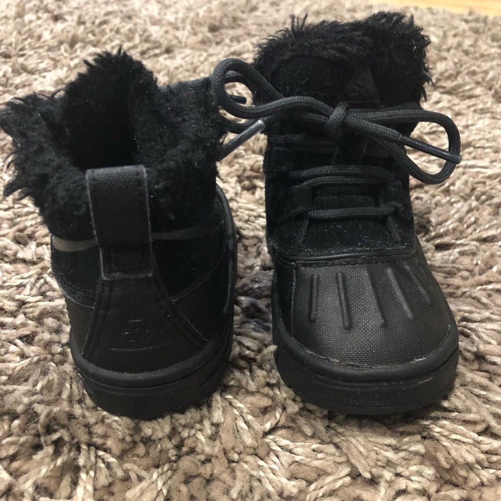 Nike infant fur boots